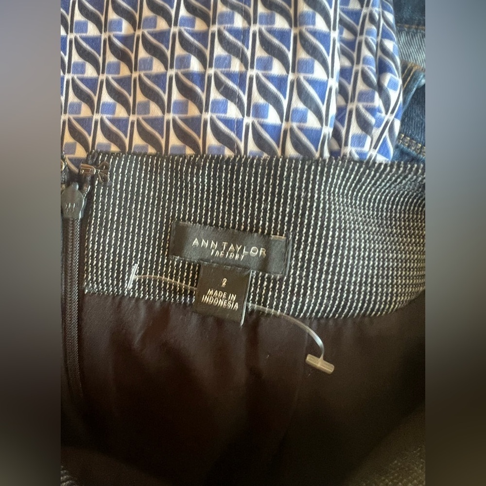Ann Taylor - Factory - Pencil Skirt - Picture 2 of 3